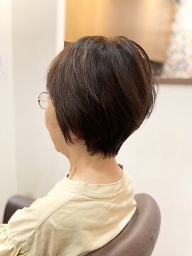 フリージア(freesia) 30代40代50代/艶髪ショート/ふんわりショート