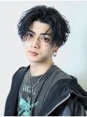 ミディアムシャドウフェザーパーマ黒髪センターパート