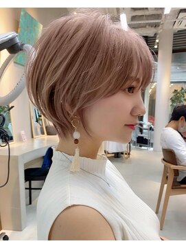 ラフ 立川(Laff) ショートヘアショートボブ白髪ぼかしハイライトカラーボブ