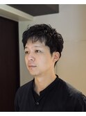 決めすぎない。大人のニュアンスパーマショート。