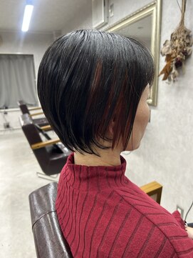 リアン(Lien) シャープな毛先がクール！インナーカラー×ショートレイヤー