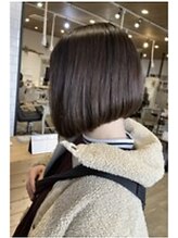 軽いのにまとまる、大人女性に嬉しい質感