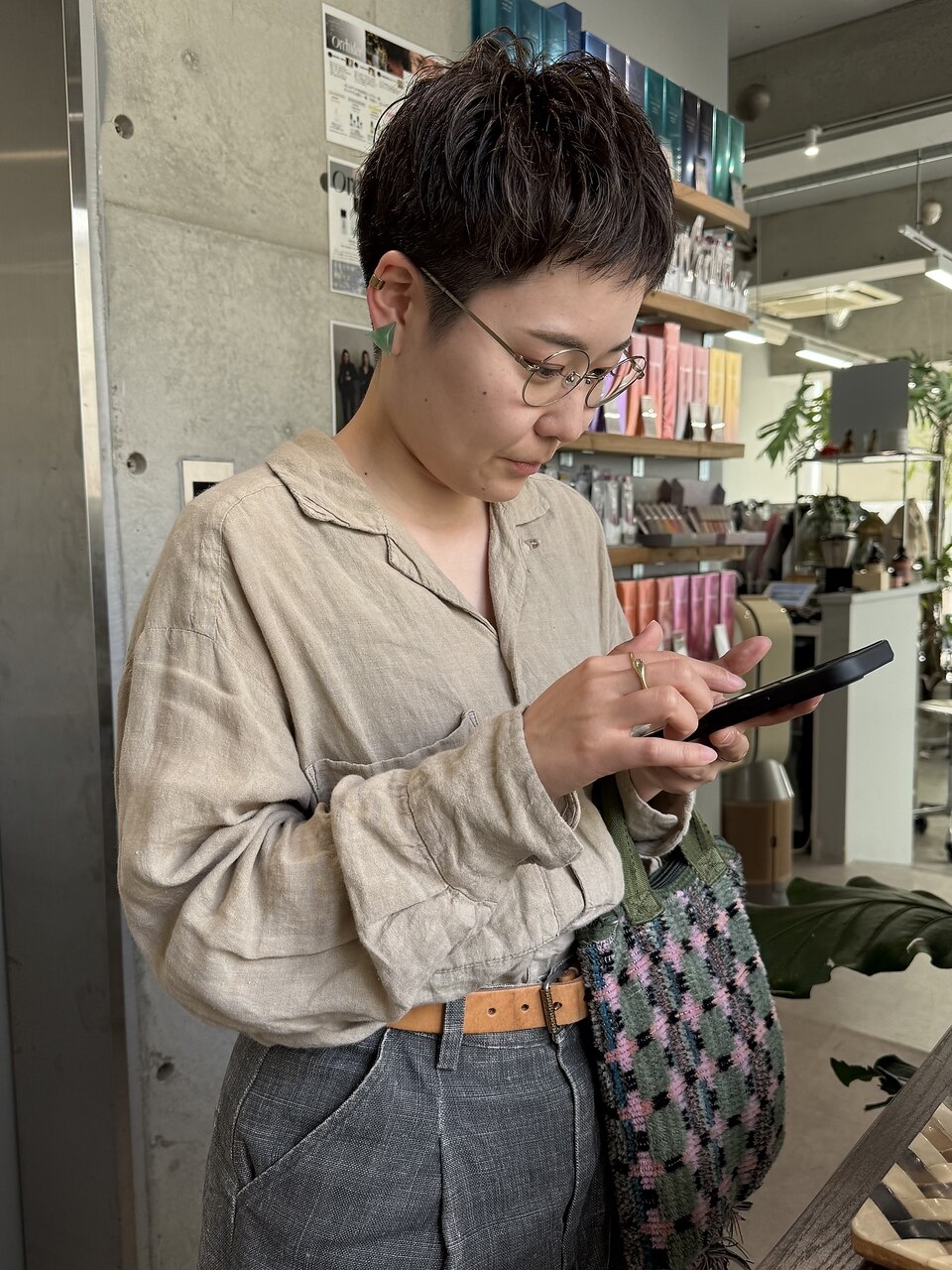 ボーイッシュショートオン眉外国風ショート刈り上げショート