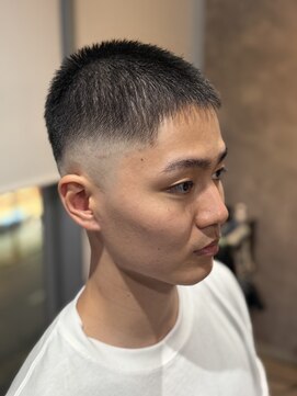 メグロバーバーショップロッポンギ 目黒六(MEGURO BARBER SHOP 6PPONGI) buzz cut