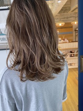 リノショアーズ 日本大通り店(RINOSHORES) 【ハイライト＋ワンカラー】ミディアム/ペールベージュ