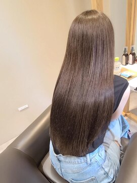 エスティアム(S.TIAM.) 透明感あるアッシュブラウン