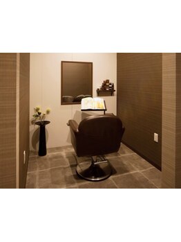 【全席個室サロン】極上の髪質改善をお届けするための完全個室◎髪の悩みも話しやすいと大好評〔縮毛矯正〕