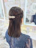 結婚式 二次会 お呼ばれ 編み込みハーフアップ×パールバレッタ