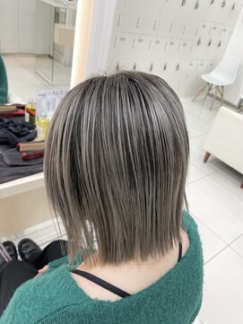 アッシュ 小岩店(Ash) シルバーバレイヤージュ