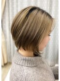 ベージュカラーの柔らか質感ナチュラルボブ