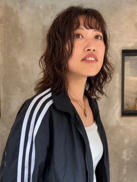 ヘルベチカ・ヘア(Helvetica hair) スパイラルパーマ／レイヤーパーマ／くせ毛風パーマ