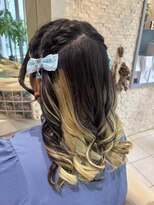 ヴィサージュプラス(VISAGE plus)&nbsp;推し活にピッタリ☆編み込みハーフツインスタイル