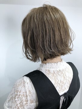 ネイヴィル(navile) 外ハネボブ×ミルクティーベージュ