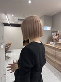 ハイトーン ピンクベージュ ブリーチ きりっぱなし ボブ 三宮