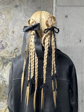 ソル ジングウマエ(SOL JINGUMAE) ブロンド / 成人式ヘアセット / 卒業式ヘアセット