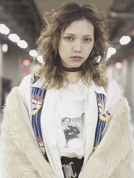 ミラ 銀座(MILA) ベージュ×ウェーブ くせ毛/うねり/広がり/髪質改善