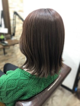 ハサミバイアトリエナガノ 千葉(8sami by atelier nagano) ショートボブ/センターパート/ツヤ髪/グラデーション/イヤリング