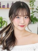 ”韓国風イヤリングカラー×レイヤーカットポニーテール