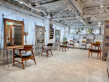 アトリエ シックス(atelier six.)の写真/リピーター多数◎長い施術でもリラックスできるこだわり空間*スタイリスト2名のみのマンツーマンサロン。