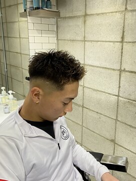 ミナミ(MINAMI) ピンパーマスキンフェードスタイル　国分寺