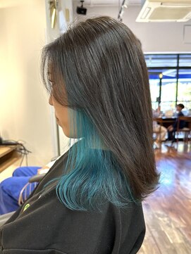 ルーム(Room) インナーカラーグリーン/韓国外ハネミディアム/イヤリングカラー