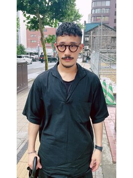 シカ(sica) ピンパーマで作るメンズショートスタイル