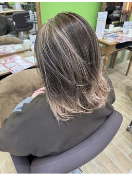 アースオーセンティック 熊本長嶺店(EARTH Authentic) シルバーベージュバレイヤージュ