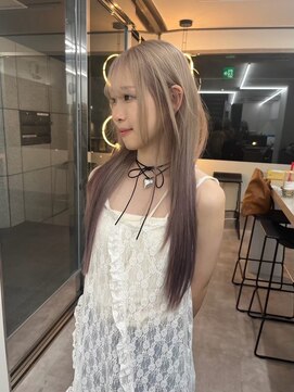 ラ キング(LA KING) ウルフカットイメチェンホワイトブロンド外ハネボブ美髪