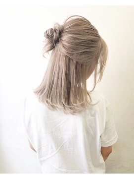 スライバイリアオオサカ(Sly By Ria OSAKA) ミルクティーベージュ【梅田】【大阪】