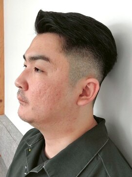 ラギッド 大野城店(RUGGED) フェードカット 七三分け ビジネス 黒髪ショート 30代