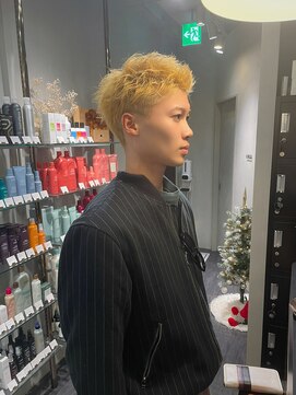 ルッチ(LUCCI) ブリーチ抜きっぱなしスパイキーショート