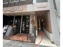 ロンド(Rond)の雰囲気（NANSANビル入り口はコチラです。2階へお上がりください！）