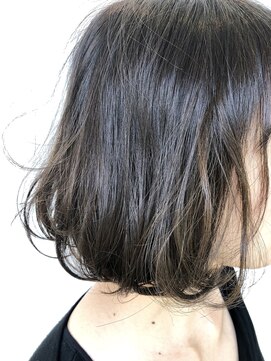 ヴィコロ(vicolo) イルミナカラーで透明感!