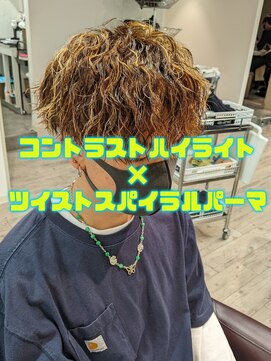 コワファーストナガサキシャンプーボーイ(COIFF1RST NAGASAKI SHAMPOO BOY) コントラストハイライト×ツイストスパイラルパーマ