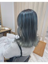 ロエネ(LOENE)&nbsp;【ルイstyle】鮮やかなブルーカラーのバレイヤージュ