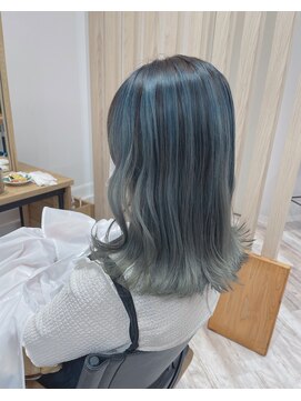 ロエネ(LOENE) 【ルイstyle】鮮やかなブルーカラーのバレイヤージュ