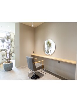 気さくな二名のスタッフが愛情を持って接客をし、半個室のゆったり空間で周りを気にせず寛いで頂けます。