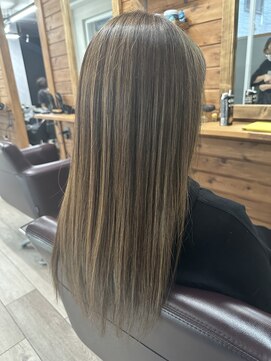 シャッター(Shutter) 白髪ぼかしハイライト　ロング