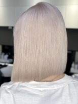 エリーツ(elyts)&nbsp;ホワイトボブ/ケアブリーチ/ダブルカラー/ボブ/シールエクステ