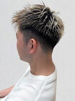 ロカ バイ ティアトロ ヘア サロン(ROCA by teatro hair salon)&nbsp;ホワイトベージュ ハイライト ブリーチ スパイキーショート 短髪