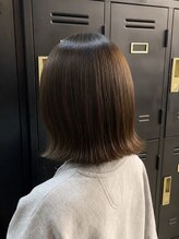 【赤みを抑えたうるつやカラー】シアーな透明感を引き出すオリジナルブレンドカラー