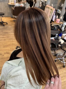 リィリ バイ ロダット 横浜(rili by LODAT) シャドウルーツ【rili横浜】