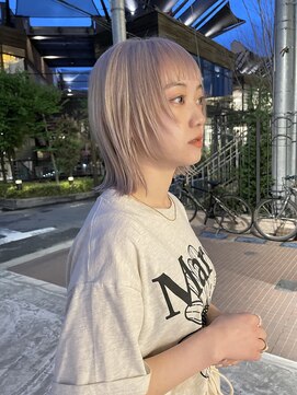 ルル 表参道(lulu.) 外ハネミディアム ミニボブ ブロンドヘア レイヤーボブ【Riku】