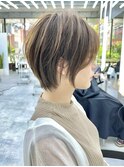 美髪シアーカラーピンクブラウンショートカット切りっぱなしボブ