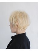 くせ毛ハイトーンベリーショート