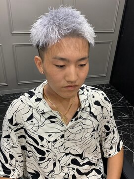 アッドバイケーツー 心斎橋(add by k-two Men's) メンズカット/短髪/ホワイトシルバー/グレー/ブリーチカラー