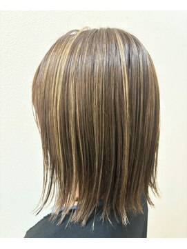 シャンプーボーイ ハイライトボブ