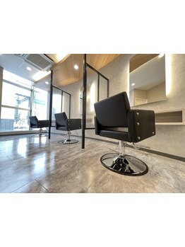 スタイリストがマンツーマンで接客。骨格や髪質に合ったスタイルを提案！【裾野/髪質改善/学割U24】