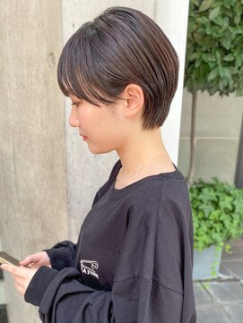 レフ(LEF) ラウンドマッシュ/ショート/コンパクトボブ/耳かけスタイル