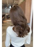 振り返らせたくなる大人のレイヤースタイル